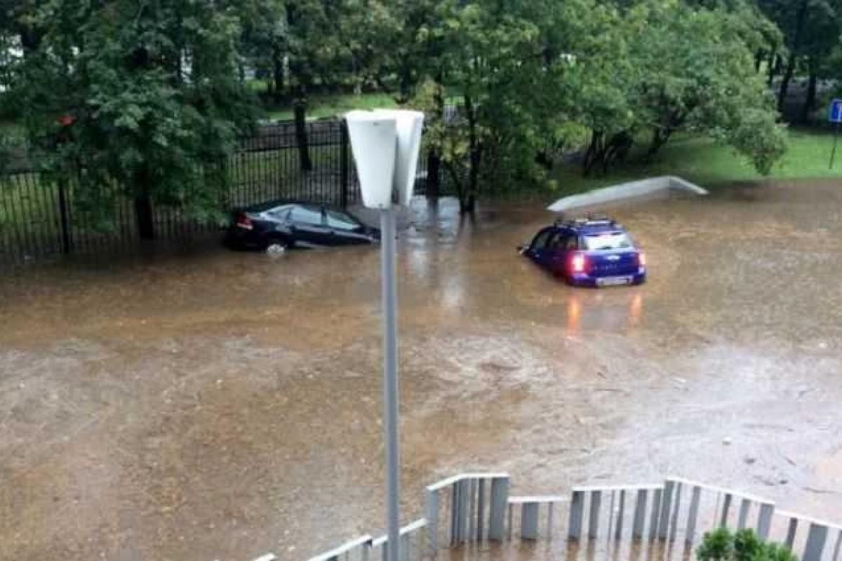 Соцсети высмеяли фото затопленной после ливня Москвы: Операция НАТО прошла успешно!