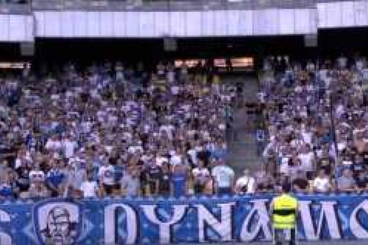 Новый шедевр от ультрас "Динамо": стадион содрогался от песенки про Плотницкого Новый шедевр от ультрас "Динамо": стадион содрогался от песенки про Плотницкого