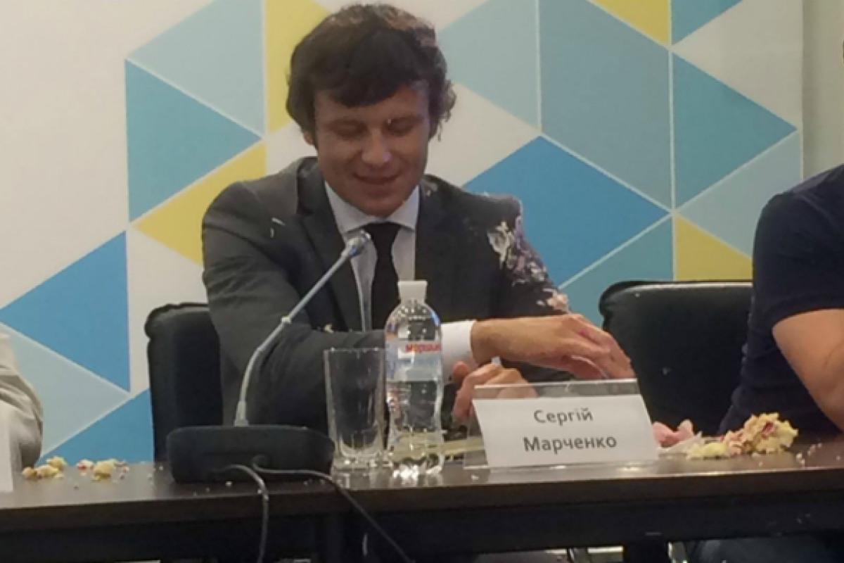 Стало известно, кто взял на себя ответственность за акцию с "метанием" торта в замминистра финансов Стало известно, кто взял на себя ответственность за акцию с "метанием" торта в замминистра финансов