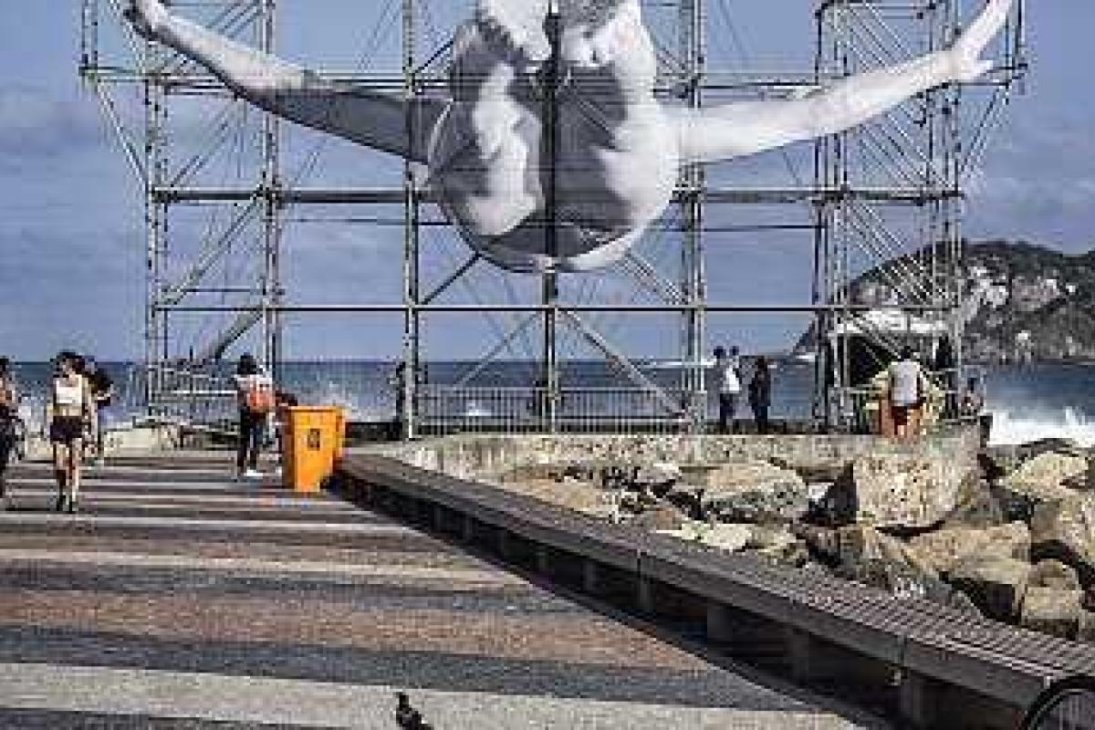 Французский художник в честь Олимпийских игр установил в Рио потрясающие инсталляции Французский художник в честь Олимпийских игр установил в Рио потрясающие инсталляции