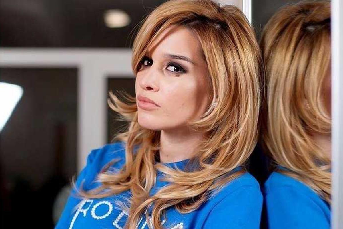 Телеведущая Ксения Бородина подарила мужу внедорожник и огромный торт Телеведущая Ксения Бородина подарила мужу внедорожник и огромный торт