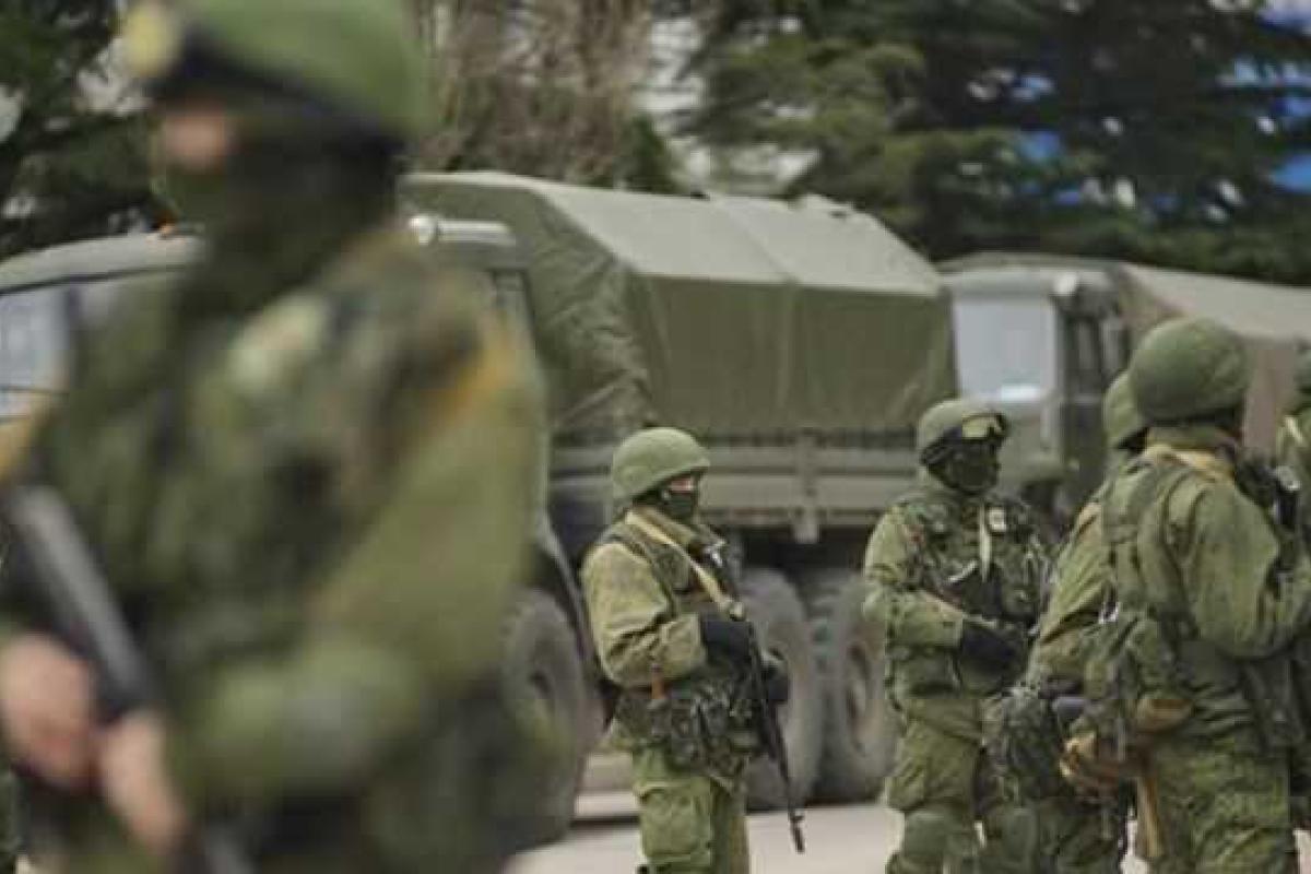 Жителей Крыма приучают к военному положению или комендантскому режиму - политический обозреватель Жителей Крыма приучают к военному положению или комендантскому режиму - политический обозреватель