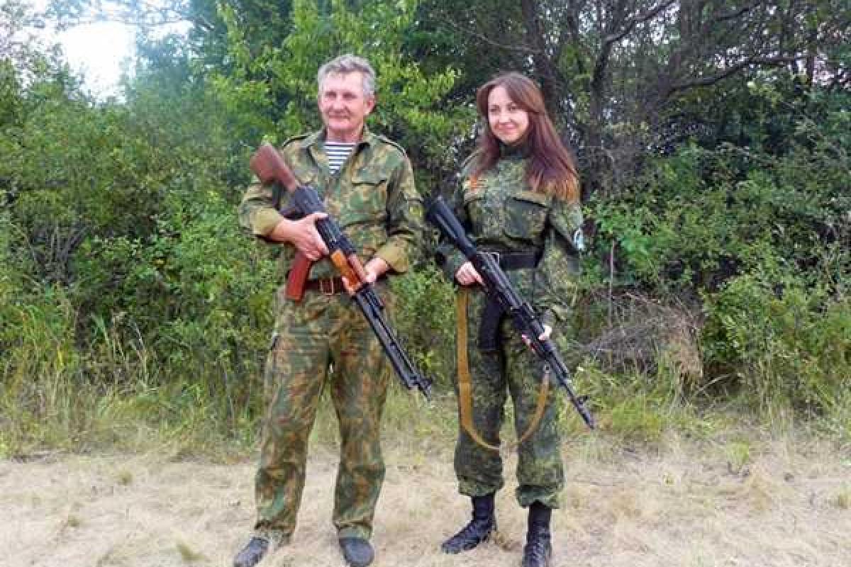 Реалии войны: горловских девочек из военного клуба "Амазонки" готовят в снайперши "ДНР"