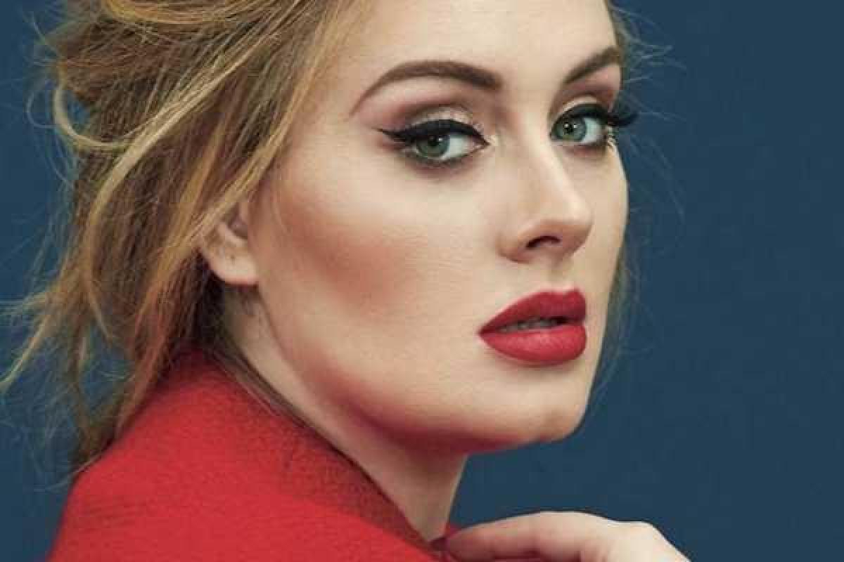 Певица Адель показалась публике без макияжа