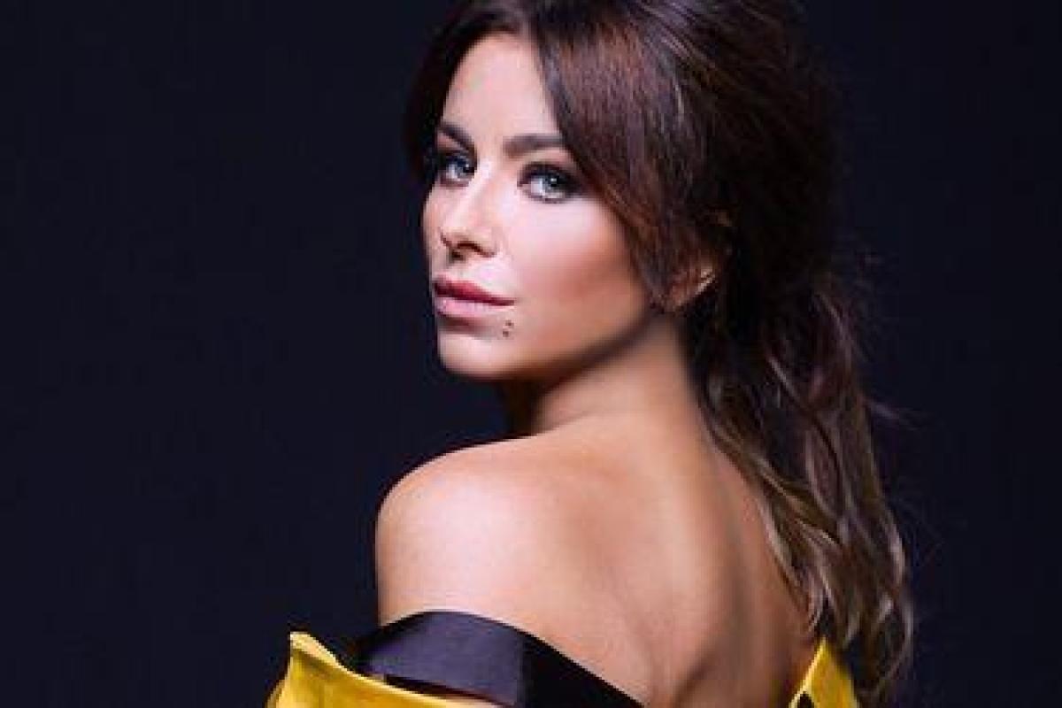 Ани Лорак подарила фанатам новое "горячее" фото