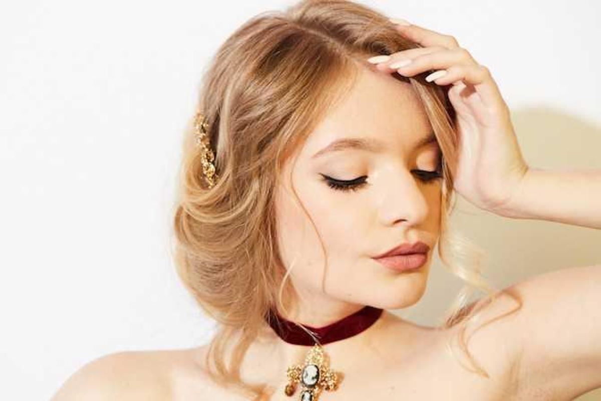 Дочь пресс-секретаря Путина Дмитрия Пескова "засветилась" на 1-й полосе турецких газет Дочь пресс-секретаря Путина Дмитрия Пескова "засветилась" на 1-й полосе турецких газет