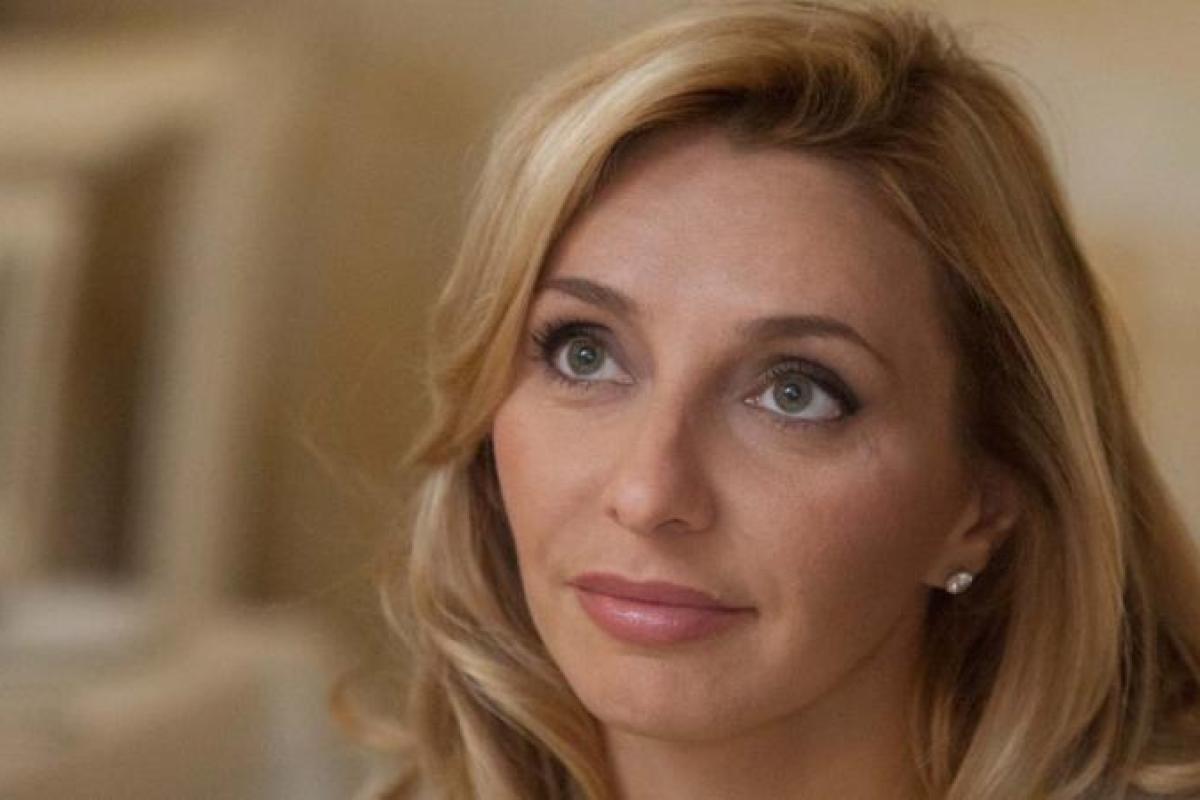 Фигуристка Татьяна Навка отвела 2-летнюю дочь в салон красоты