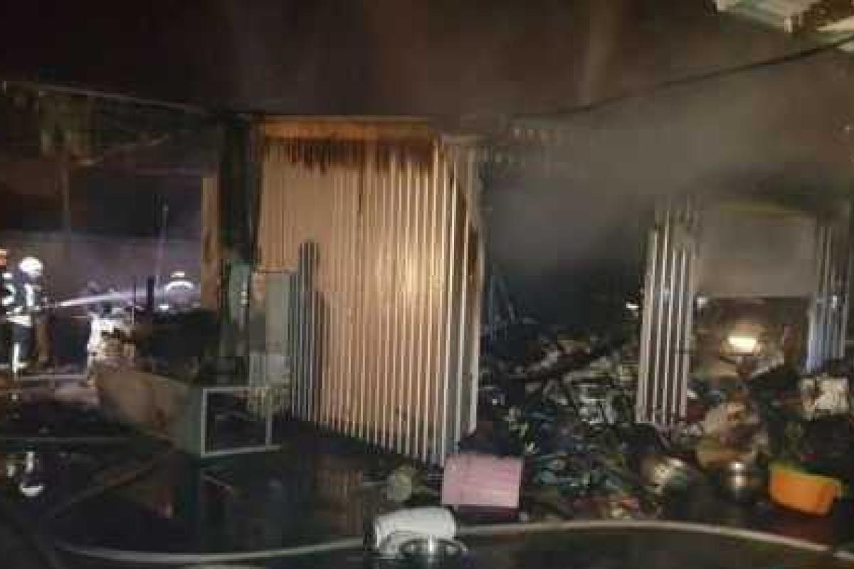 В Киеве ночью горел Демеевский рынок В Киеве ночью горел Демеевский рынок