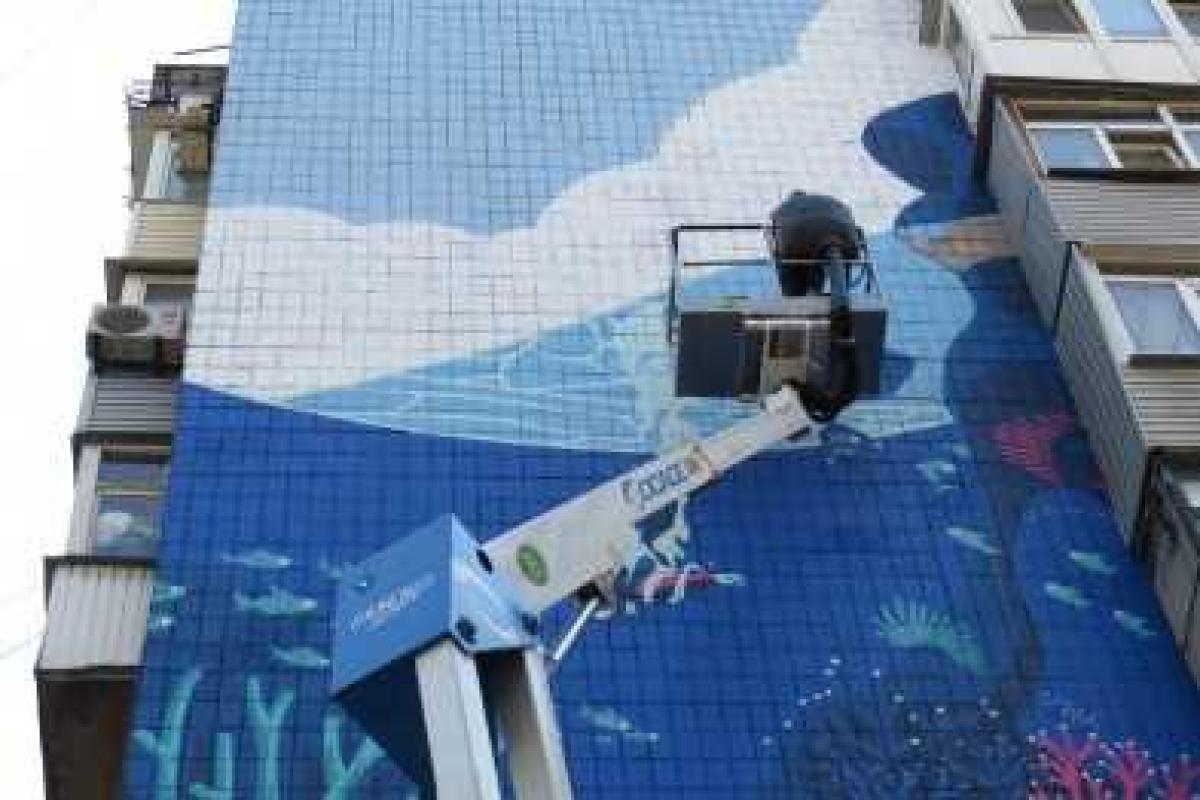 В Мариуполе на стене высотки появится морской мурал