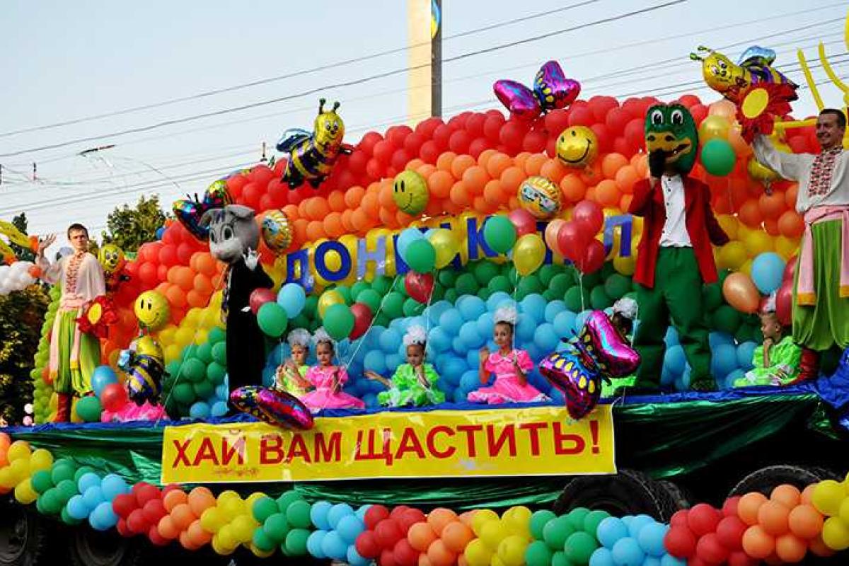 Как отмечали в Донецке День города-2013: толпы людей, улыбающиеся лица, вокруг царят радость и счастье