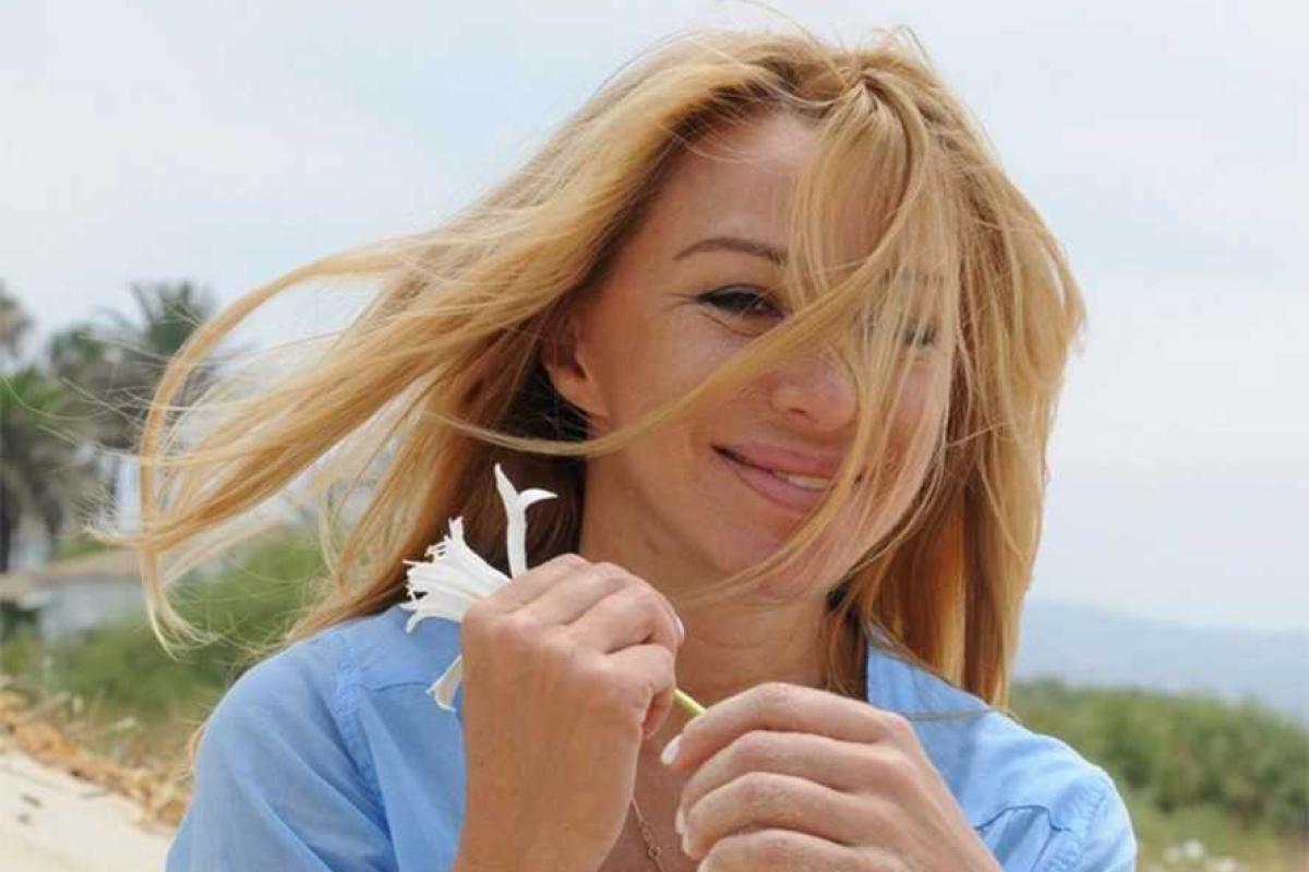 Звезда 90-х Алена Апина решилась на пляжную фотосессию