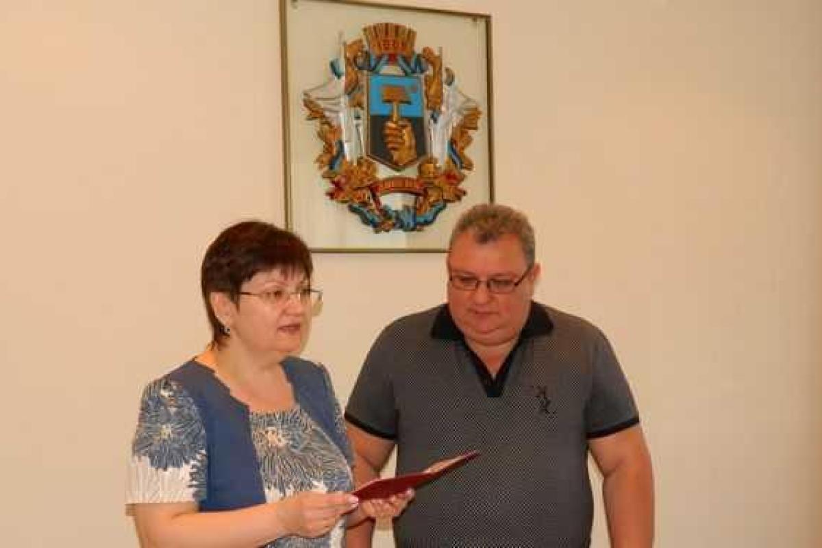 Власти "ДНР" сделали мэра Донецка доктором экономических наук Власти "ДНР" сделали мэра Донецка доктором экономических наук