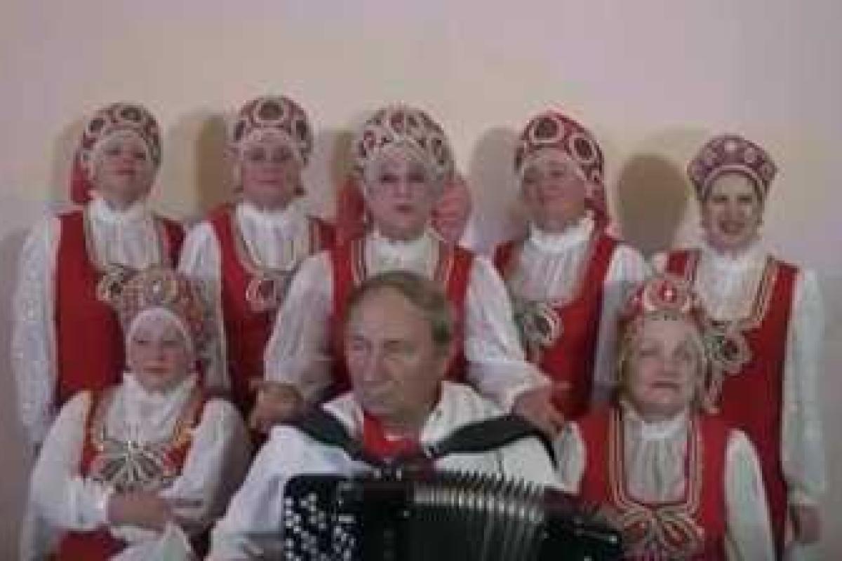 Сеть покоряет сатирический видеоролик с песней бабушек: Хотим замуж за Путина Сеть покоряет сатирический видеоролик с песней бабушек: Хотим замуж за Путина