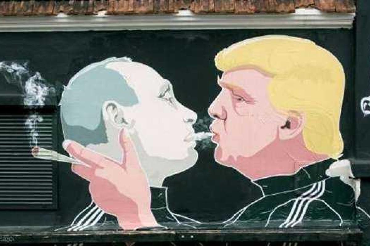 В Вильнюсе появилось граффити-карикатура обкуренных Путина и Трампа В Вильнюсе появилось граффити-карикатура обкуренных Путина и Трампа