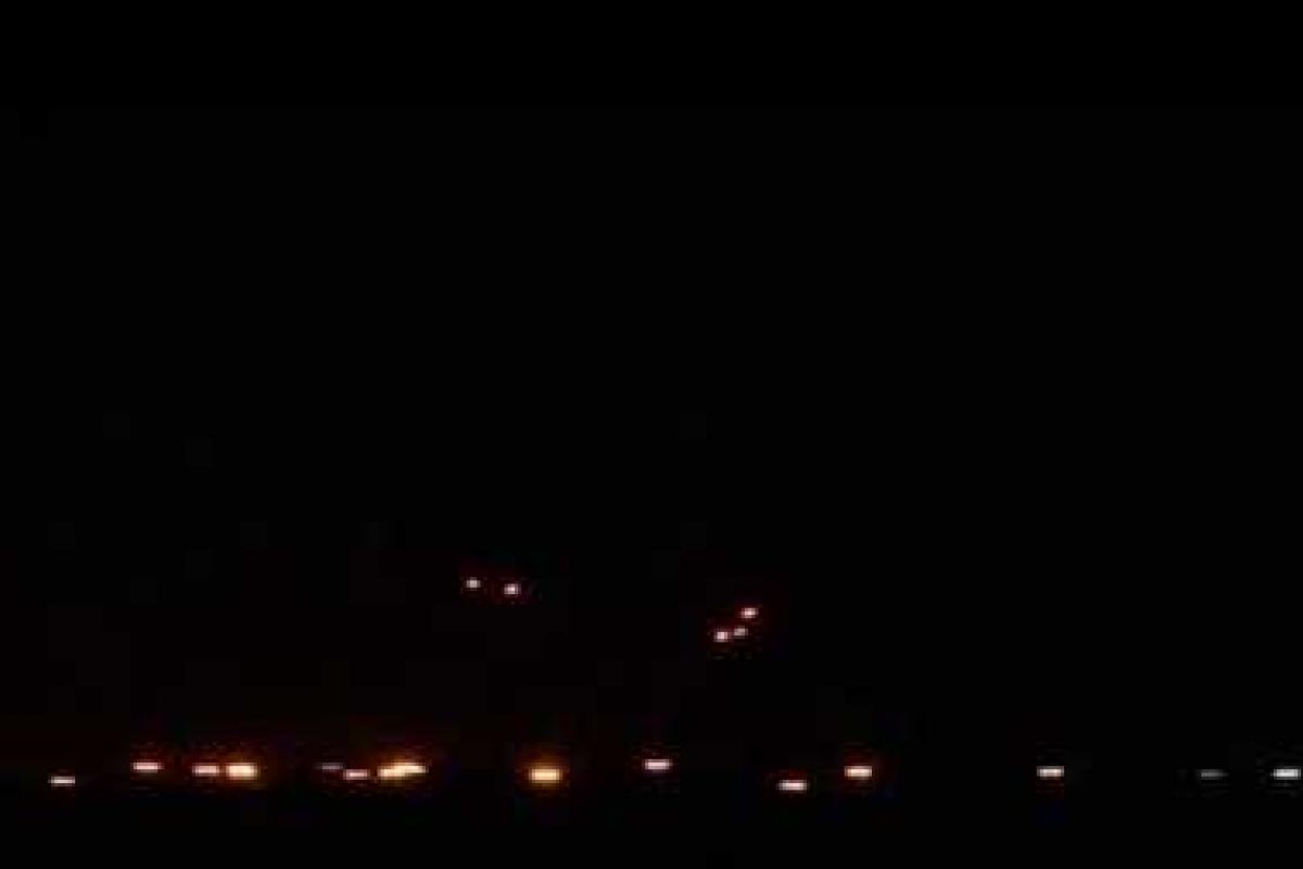 В сети опубликовано видео мощного ночного обстрела Авдеевки