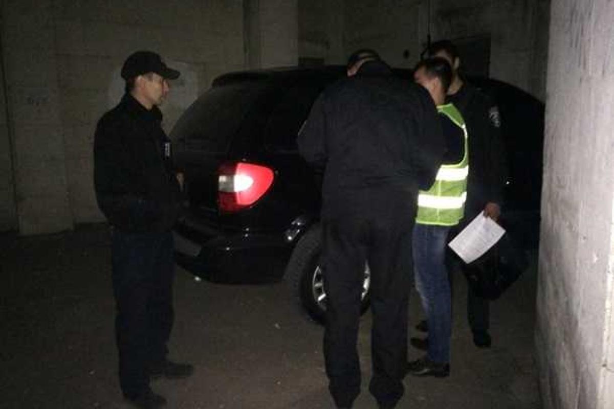 В Киеве совершено разбойное нападение со стрельбой: бандиты скрылись с двумя миллионами гривен В Киеве совершено разбойное нападение со стрельбой: бандиты скрылись с двумя миллионами гривен