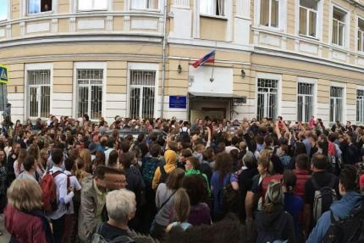 Громкий сексуальный скандал в московской школе: история продолжается