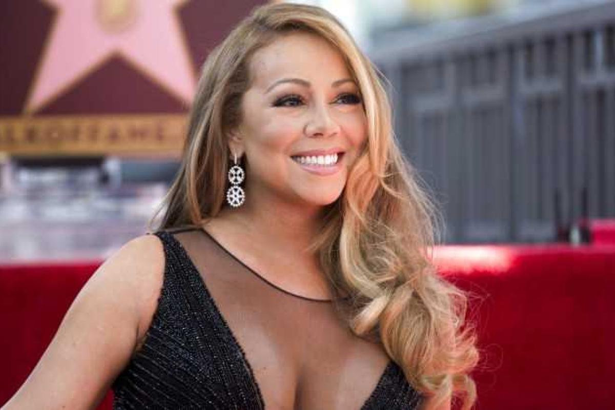 Певица Мэрайя Кери поразила поклонников пикантным фото в Instagram Певица Мэрайя Кери поразила поклонников пикантным фото в Instagram