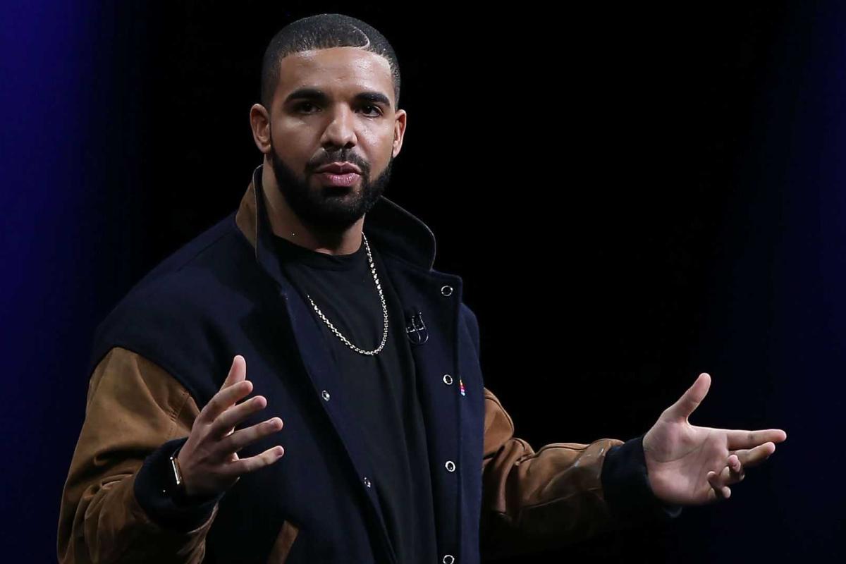 В новый клип рэпера Дрейка вставлены сцены из стриптиз-клуба В новый клип рэпера Дрейка вставлены сцены из стриптиз-клуба