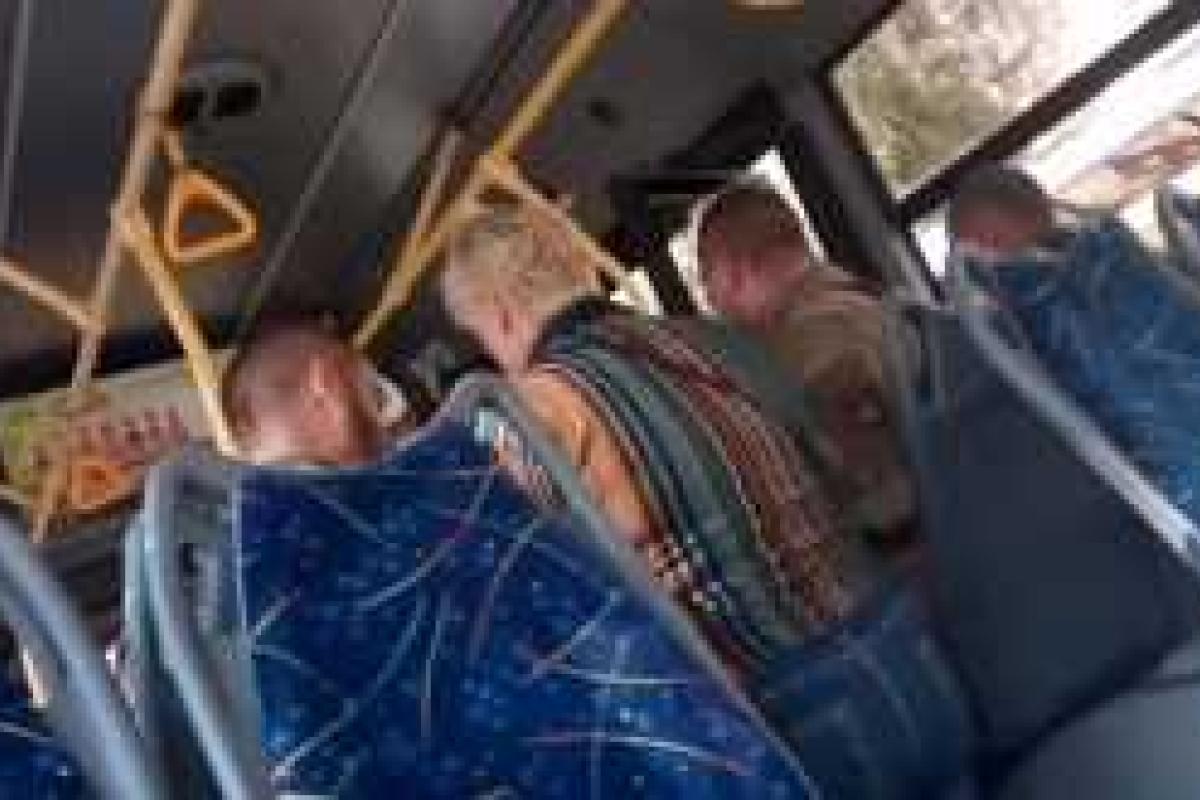 В оккупированном Донецке отважная кондуктор потребовала от боевиков оплатить проезд в троллейбусе В оккупированном Донецке отважная кондуктор потребовала от боевиков оплатить проезд в троллейбусе