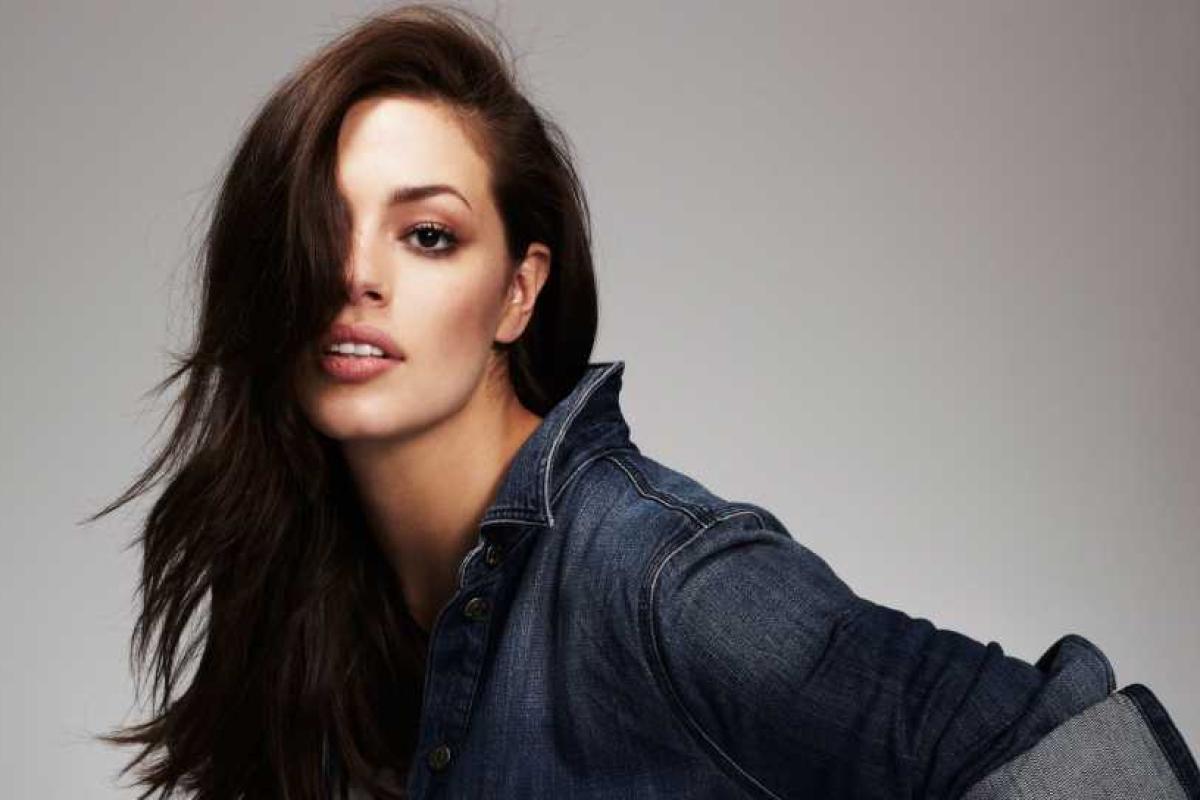 Модель plus-size Эшли Грэм снялась обнаженной для журнала "Grazia" Модель plus-size Эшли Грэм снялась обнаженной для журнала "Grazia"