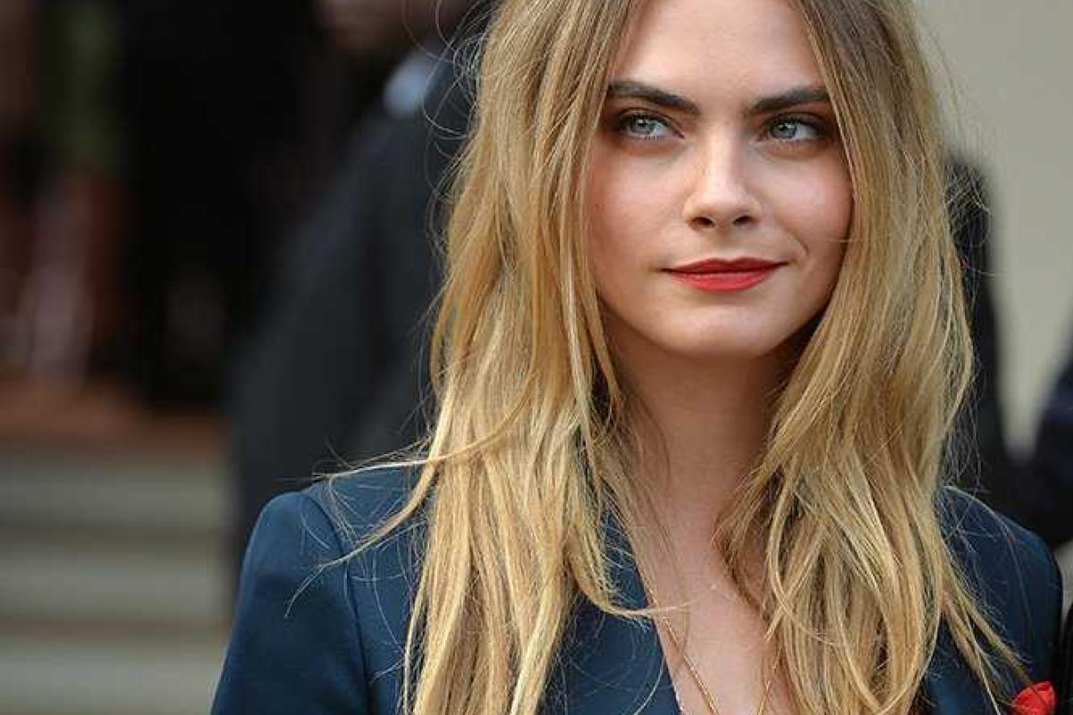 Супермодель Кара Делевинь снялась без нижнего белья для обложки известного глянца