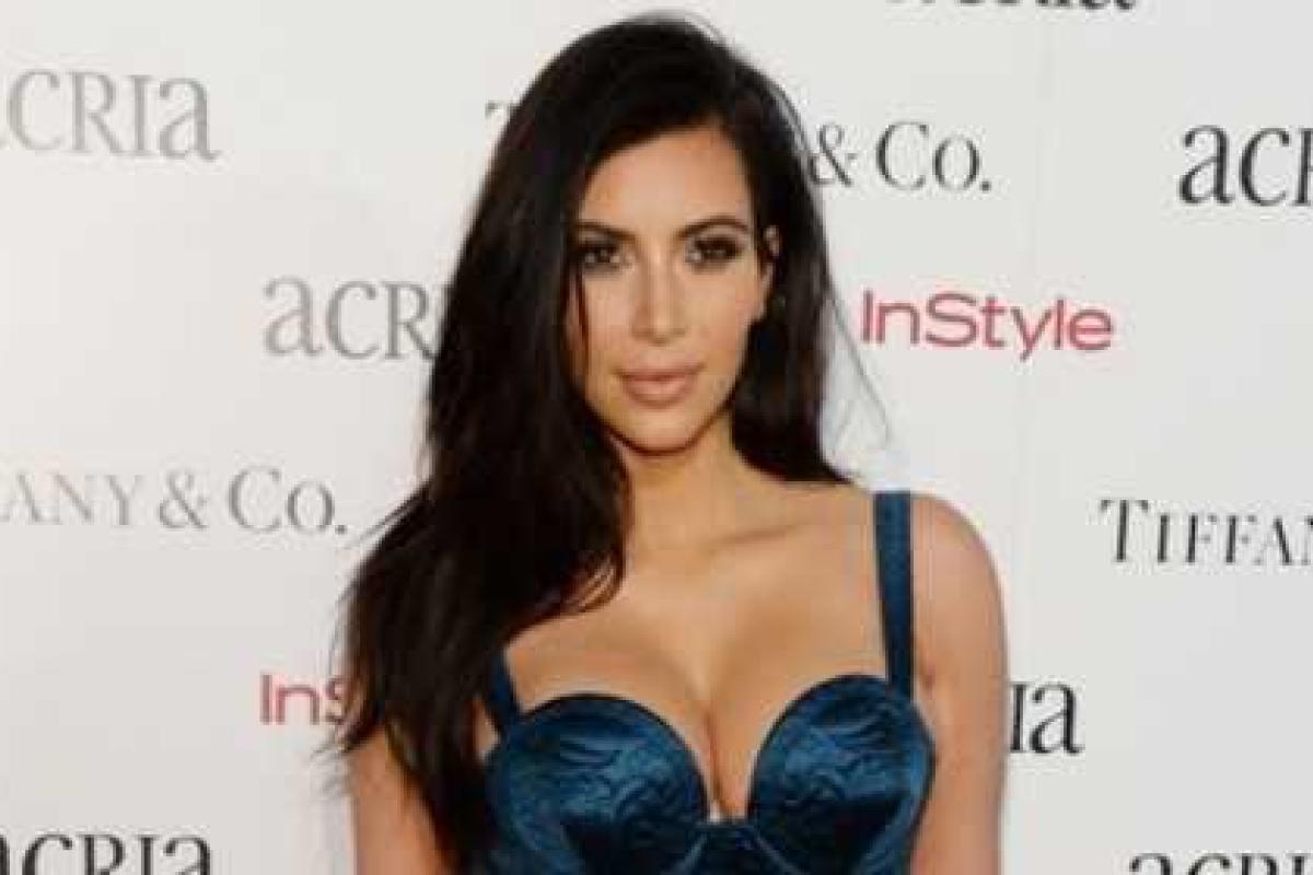 Поклонников Ким Кардашьян удивил пикантный снимок светской львицы в общественном туалете Поклонников Ким Кардашьян удивил пикантный снимок светской львицы в общественном туалете