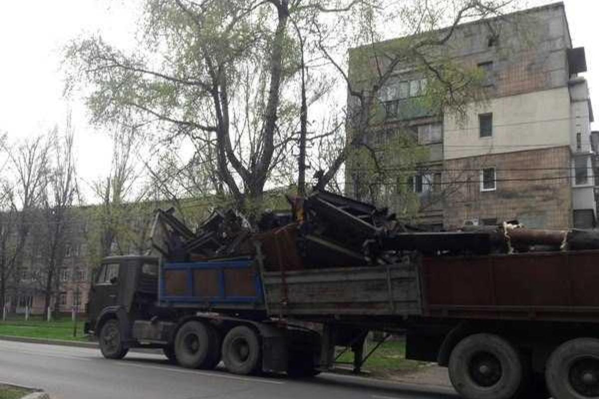 Боевики "ДНР" продолжают за копейки "сдавать" Донецк Боевики "ДНР" продолжают за копейки "сдавать" Донецк
