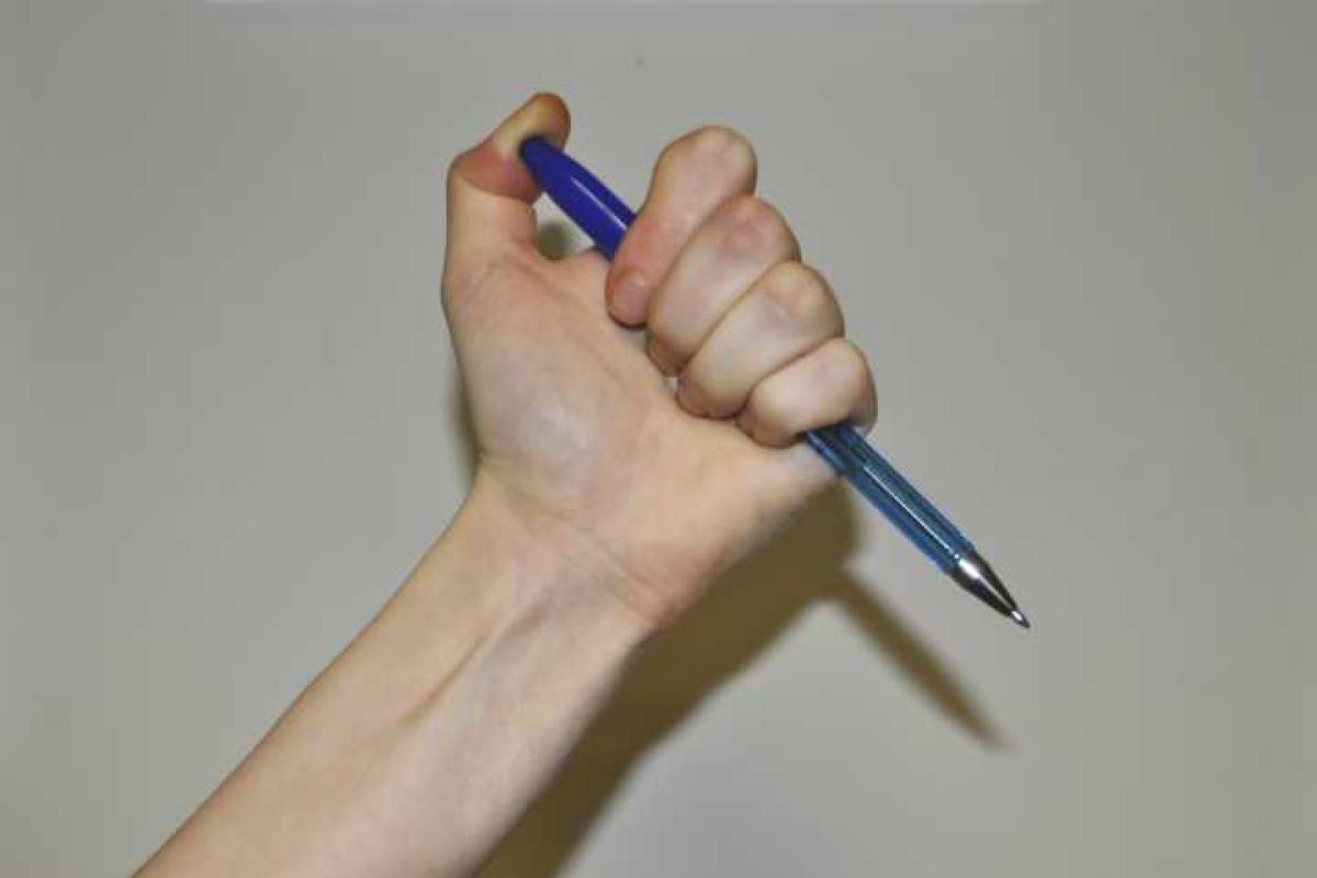 В российском Североморске обезумевшая мать чуть не выколола глаза двум маленьким сыновьям В российском Североморске обезумевшая мать чуть не выколола глаза двум маленьким сыновьям