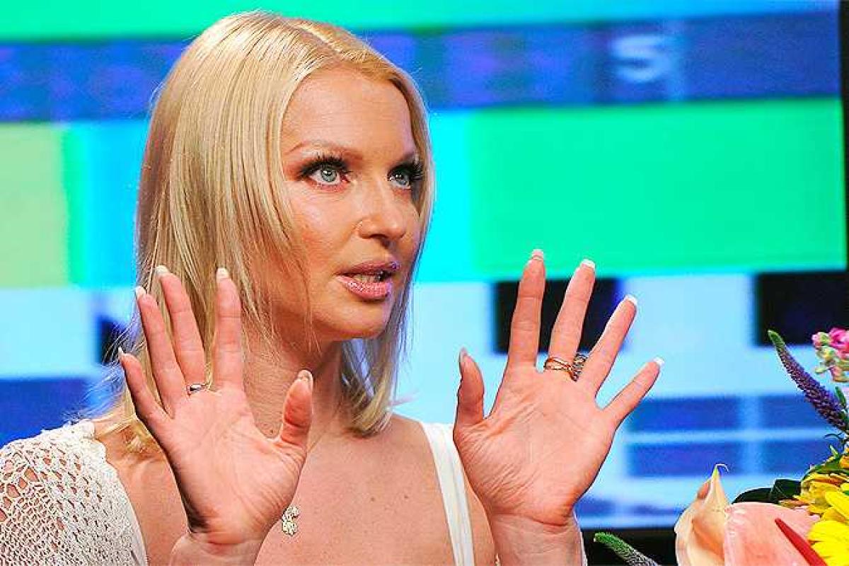 Волочкова решила прикоснуться к истории и изобразила себя на картине с Николаем II