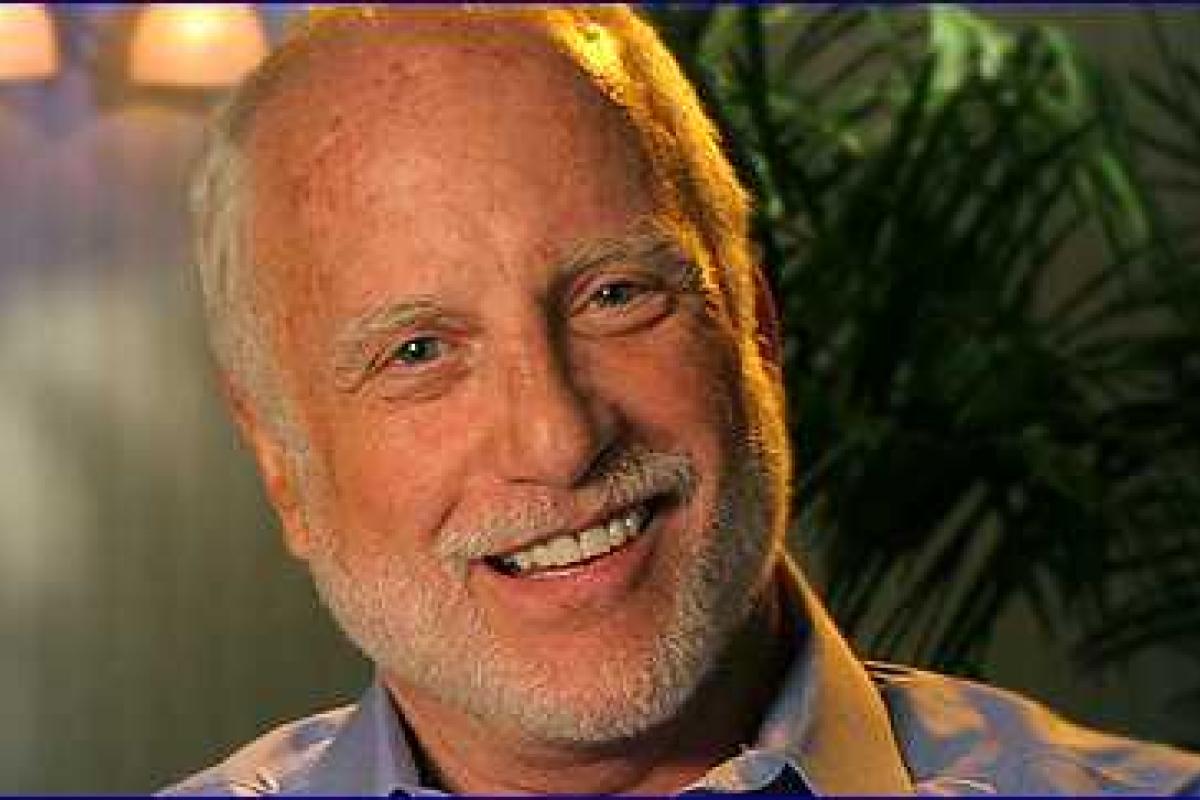 Актер Ричард Дрейфус на автомобиле "Honda" на скорости врезался в грузовик