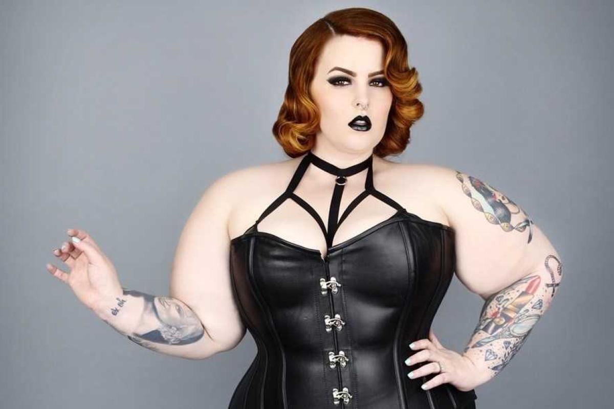 Модель plus-size Тесс Холлидей впервые показала поклонникам своего маленького сына Модель plus-size Тесс Холлидей впервые показала поклонникам своего маленького сына