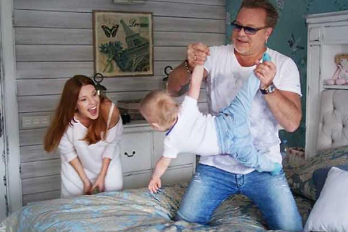 Владимир Пресняков подарил годовалому сыну роскошный автомобиль Владимир Пресняков подарил годовалому сыну роскошный автомобиль