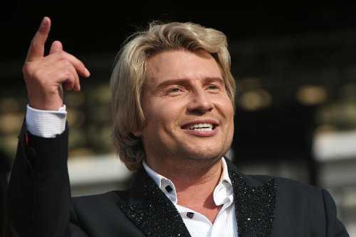 Николай Басков поверг в шок поклонников своим сценическим костюмом