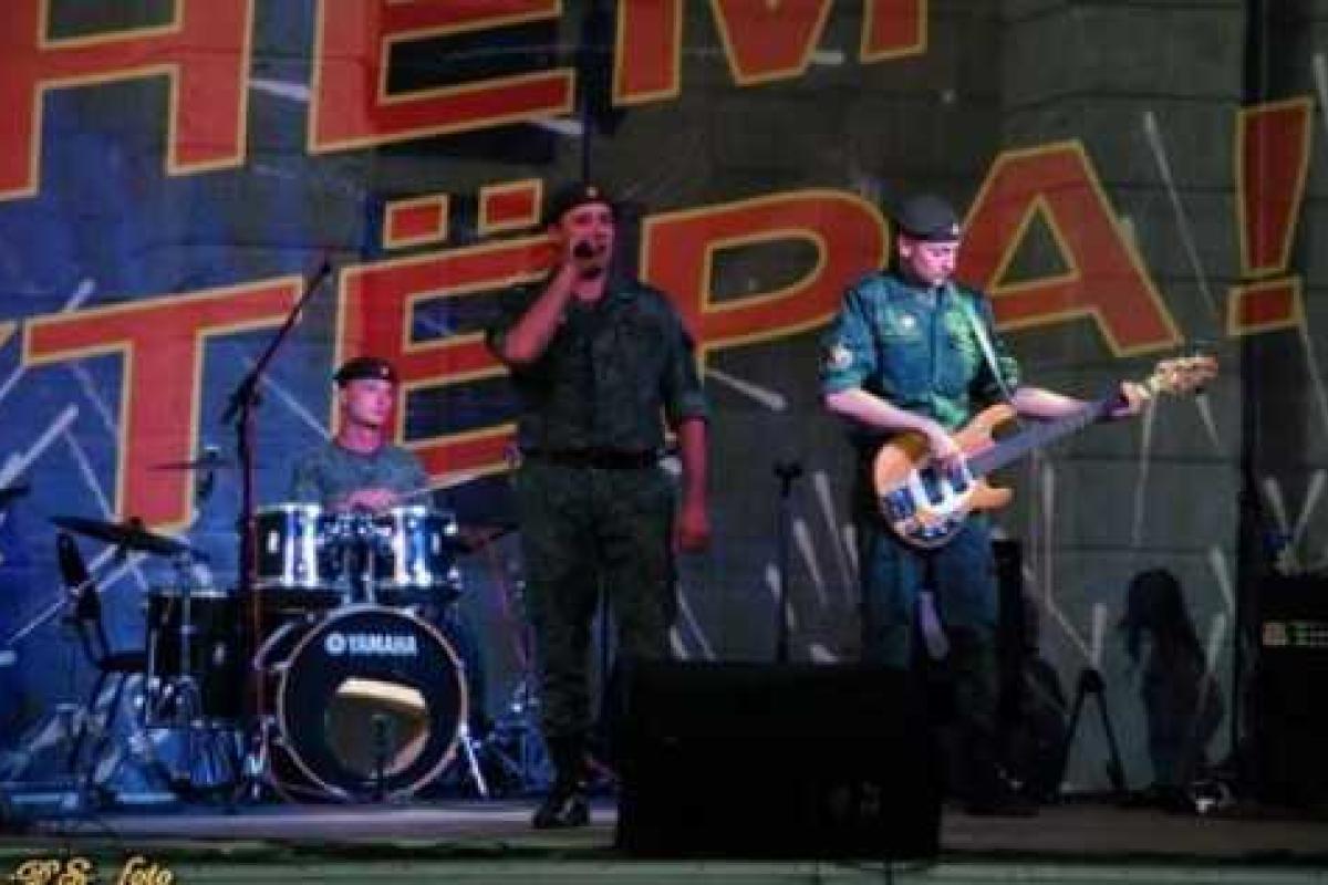 Степова: Шахтеры Свердловска и Донецка, привыкшие к размаху и салюту, по привычке ждали праздник... Степова: Шахтеры Свердловска и Донецка, привыкшие к размаху и салюту, по привычке ждали праздник...