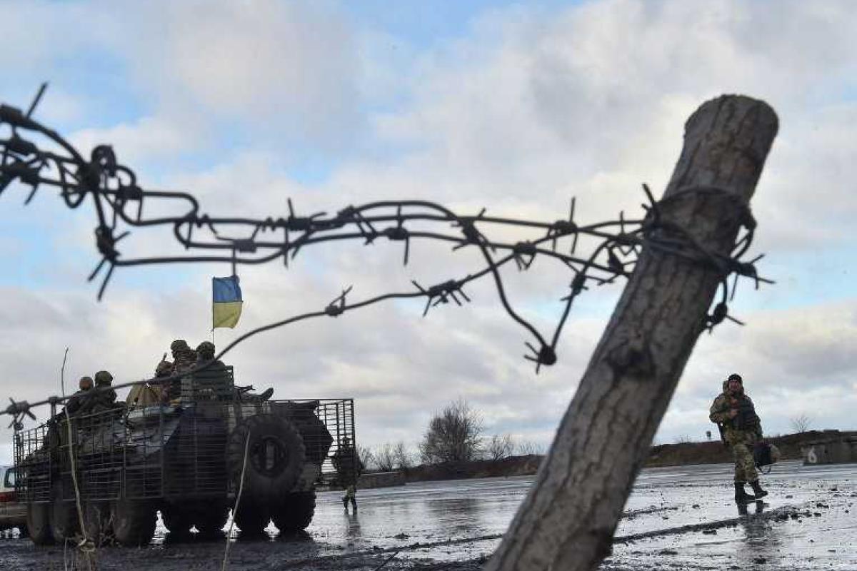 Военный эксперт назвал вероятное направление и дату начала "большой войны" на Донбассе Военный эксперт назвал вероятное направление и дату начала "большой войны" на Донбассе