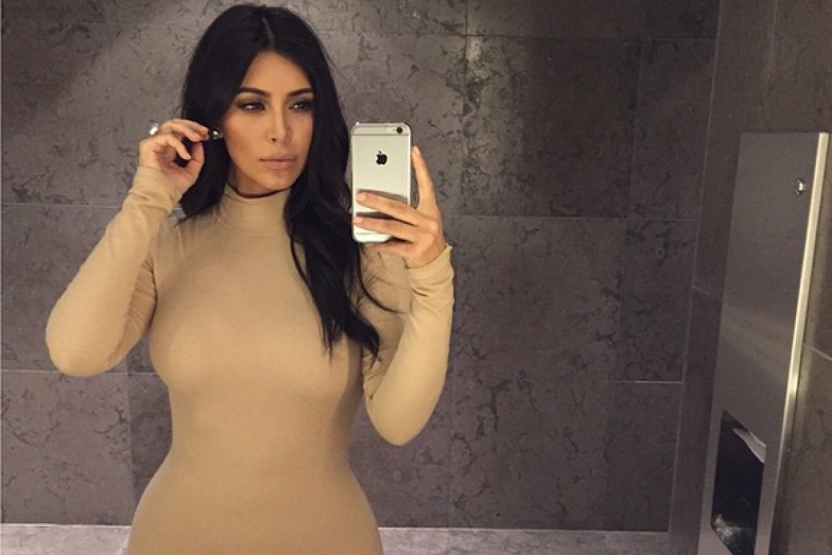 Светская львица Ким Кардашьян требует выплаты огромной страховки за украденное кольцо Светская львица Ким Кардашьян требует выплаты огромной страховки за украденное кольцо