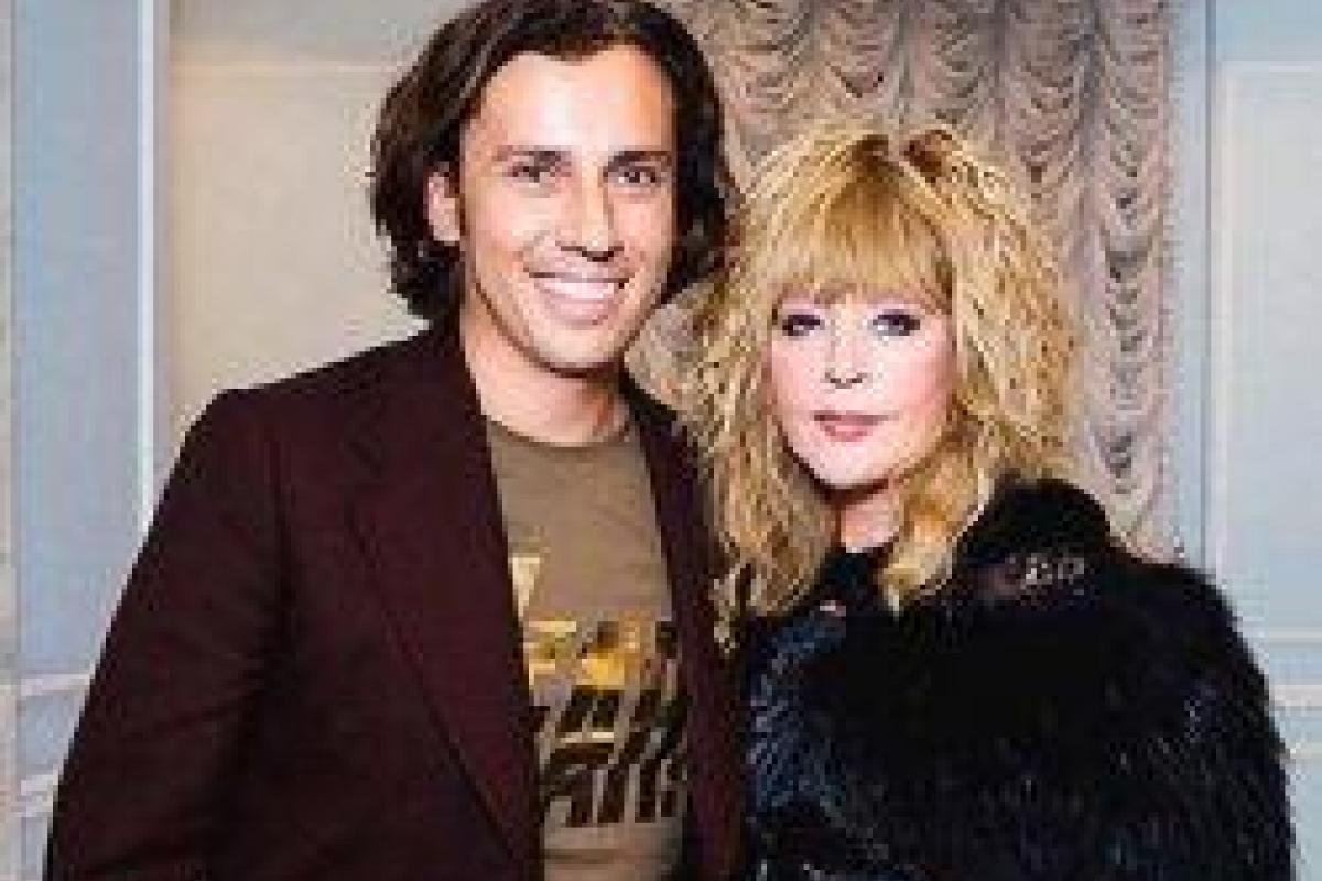 Алла Пугачева сразила поклонников новым образом на вечеринке у Юдашкина