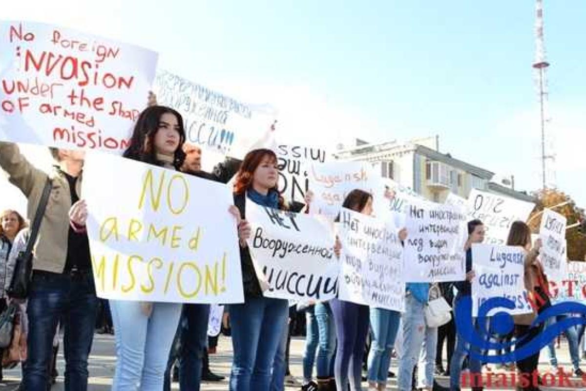 В Луганске на митинг против вооруженной Миссии ОБСЕ студентов сгоняют принудительно и под роспись В Луганске на митинг против вооруженной Миссии ОБСЕ студентов сгоняют принудительно и под роспись