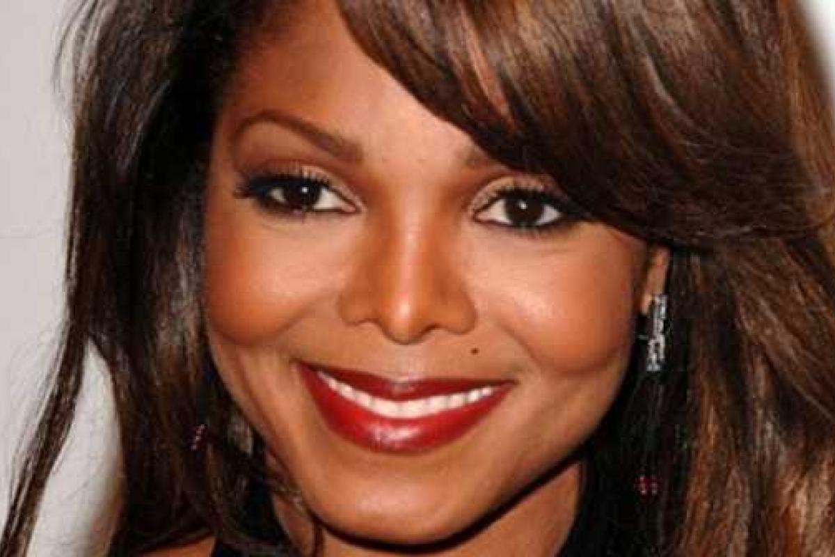 Беременная Джанет Джексон гуляет по Лондону в мусульманском наряде