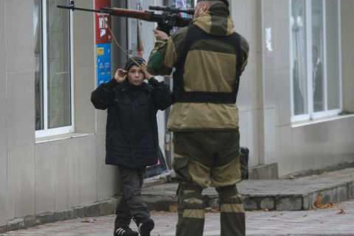 Боевики "ДНР" выгнали из домов жителей двух поселков, заняв их жилье и забрав имущество - инсайдер Боевики "ДНР" выгнали из домов жителей двух поселков, заняв их жилье и забрав имущество - инсайдер