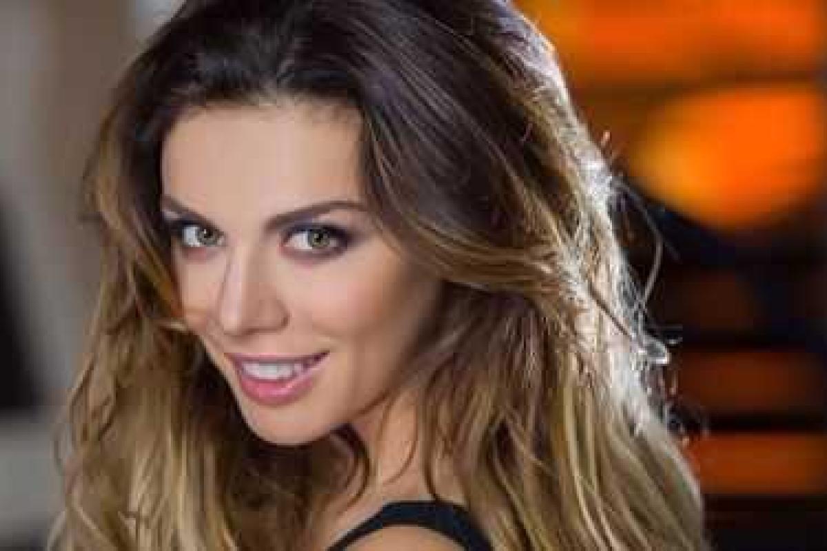 Певица Анна Седокова появилась на светском мероприятии в сексуальном наряде