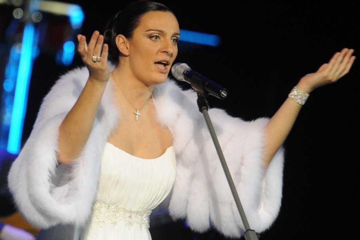 Певица Елена Ваенга восхитила поклонников свадебным нарядом