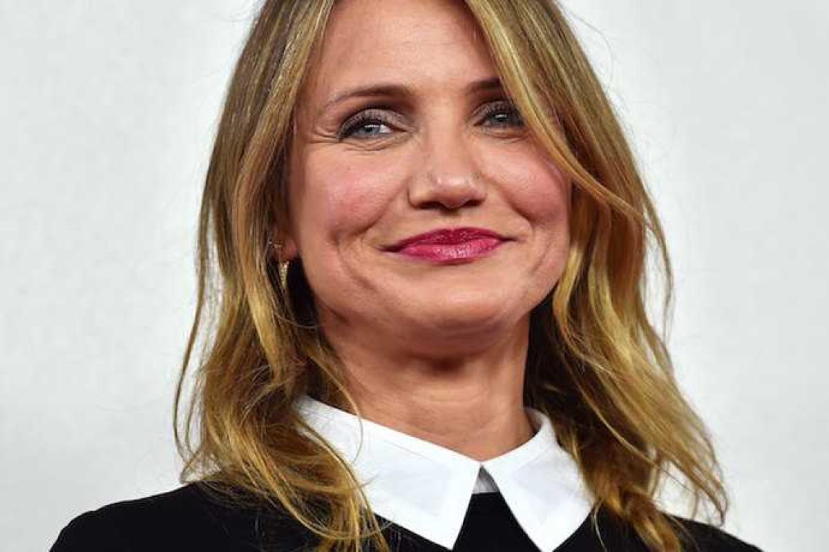 Папарацци застукали Кэмерон Диаз на выходе из клиники пластической хирургии Папарацци застукали Кэмерон Диаз на выходе из клиники пластической хирургии