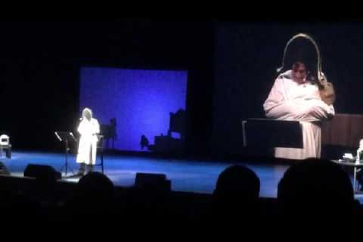 Сеть рвет новый перфоманс актера Ефремова, высмеивающий Путина-завоевателя Сеть рвет новый перфоманс актера Ефремова, высмеивающий Путина-завоевателя