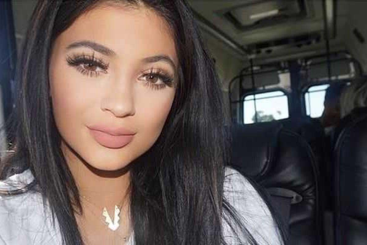 Младшая из сестер Кардашьян Кайли Дженнер обнажилась для глянца