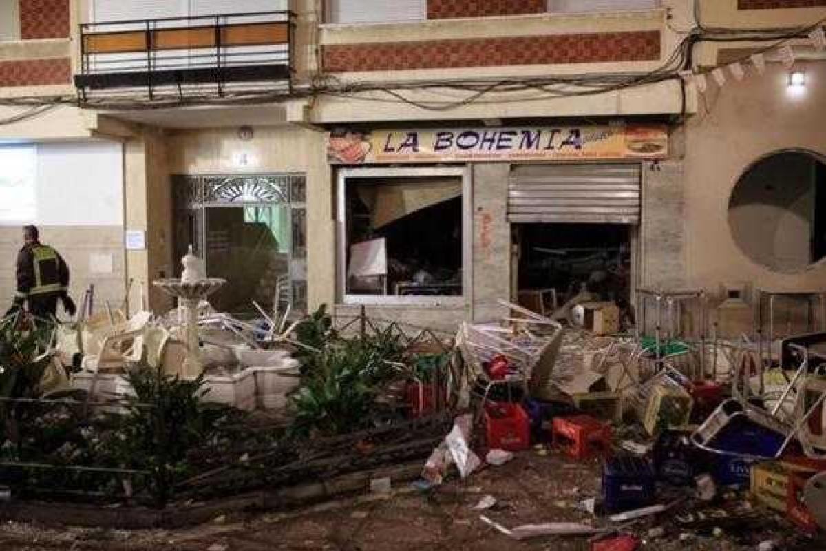 В сети появилось видео с места жуткого взрыва в испанском кафе В сети появилось видео с места жуткого взрыва в испанском кафе