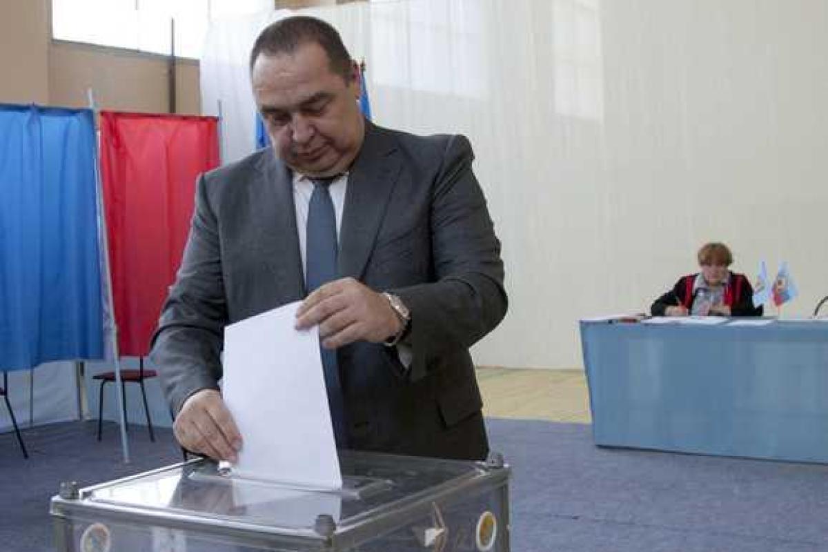 Плотницкий заявил, что проголосовал на "праймериз" за мир, спокойную жизнь, сильную экономику, хорошие пенсии Плотницкий заявил, что проголосовал на "праймериз" за мир, спокойную жизнь, сильную экономику, хорошие пенсии