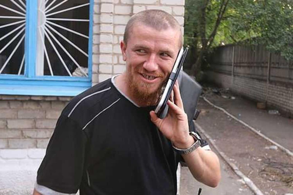 Накануне убийства "Моторолы" в доме, где он жил с семьей, снимали охрану - InformNapalm Накануне убийства "Моторолы" в доме, где он жил с семьей, снимали охрану - InformNapalm