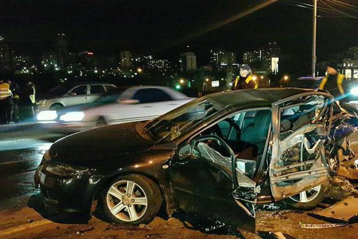 В Киеве произошло масштабное ДТП: машины превратились в груды металла В Киеве произошло масштабное ДТП: машины превратились в груды металла